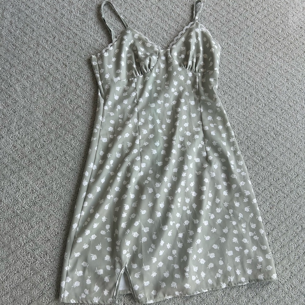 Amazon Mini Dress Green and White with V-Neck